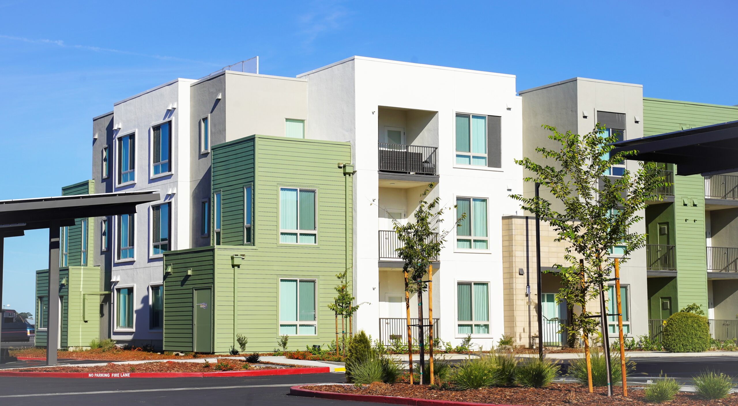 New,Built,Apartment,Building,In,Northern,California