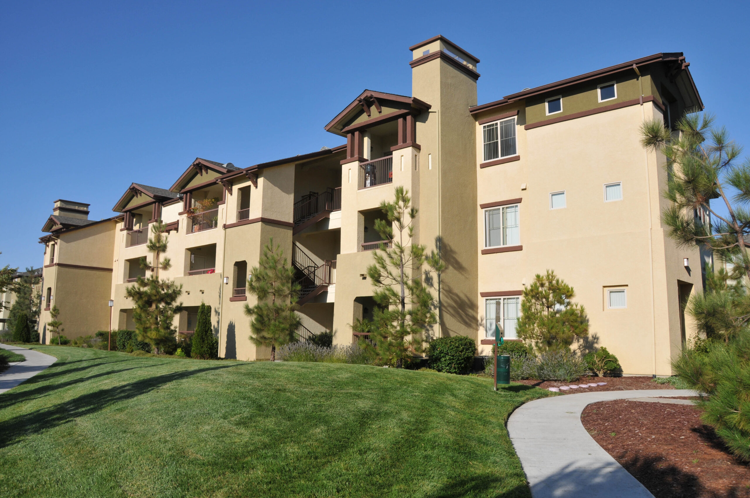 A,Three,Story,Building,With,Condos,Or,Apartments,Near,A
