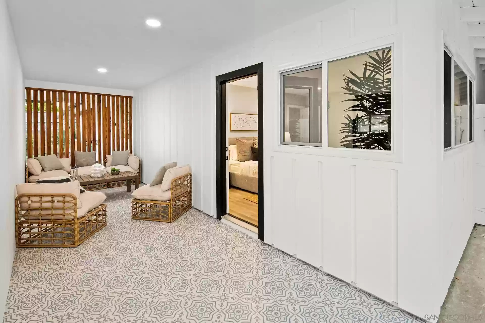 8956-cliffridge-ave28